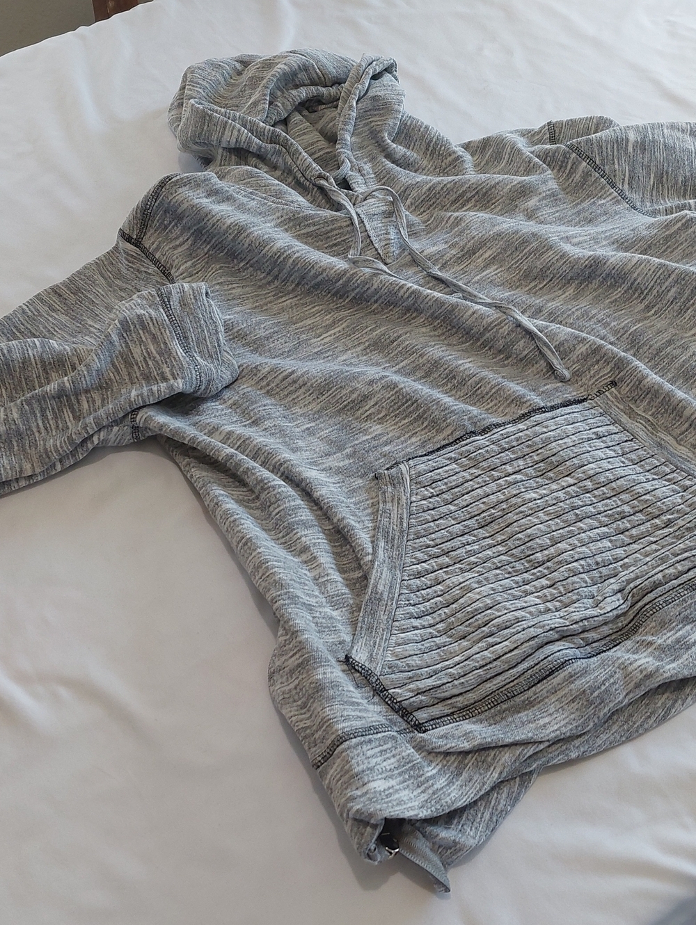 Broken Threds Gray Women's Hooded Pullover Hoodie .size Large